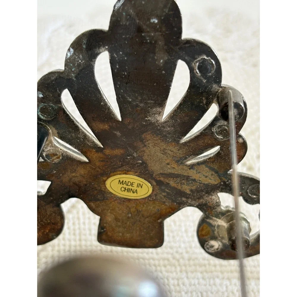 Vintage Ornate Silver Tone Metal Napkin Holder and knife Holder. Scoll design